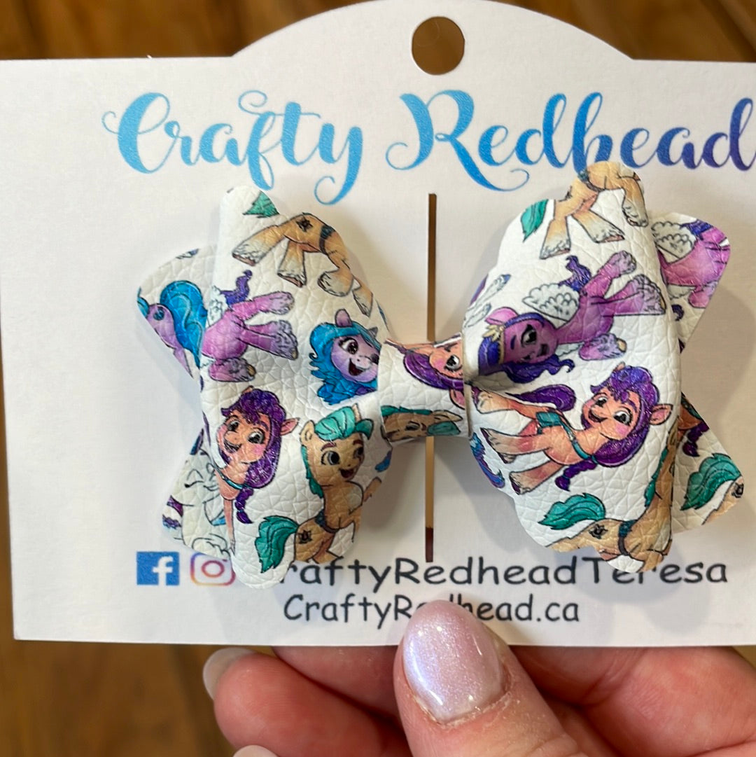 3” scalloped pinch bow